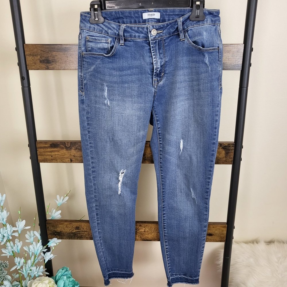 Kensie cropped raw hem jeans size 28 medium wash denim